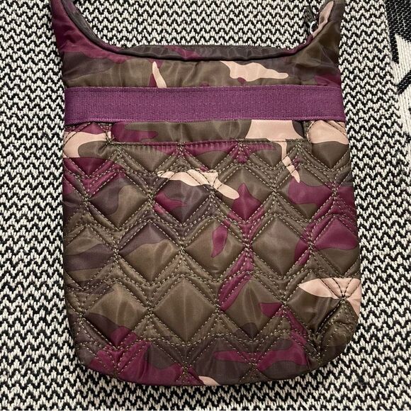 Lug Camo Berry Skipper Crossbody Bag NWT! - Picture 5 of 12
